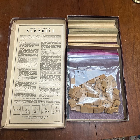 1953 Edition of Scrabble - Missing a few tiles - Picture 6 of 10